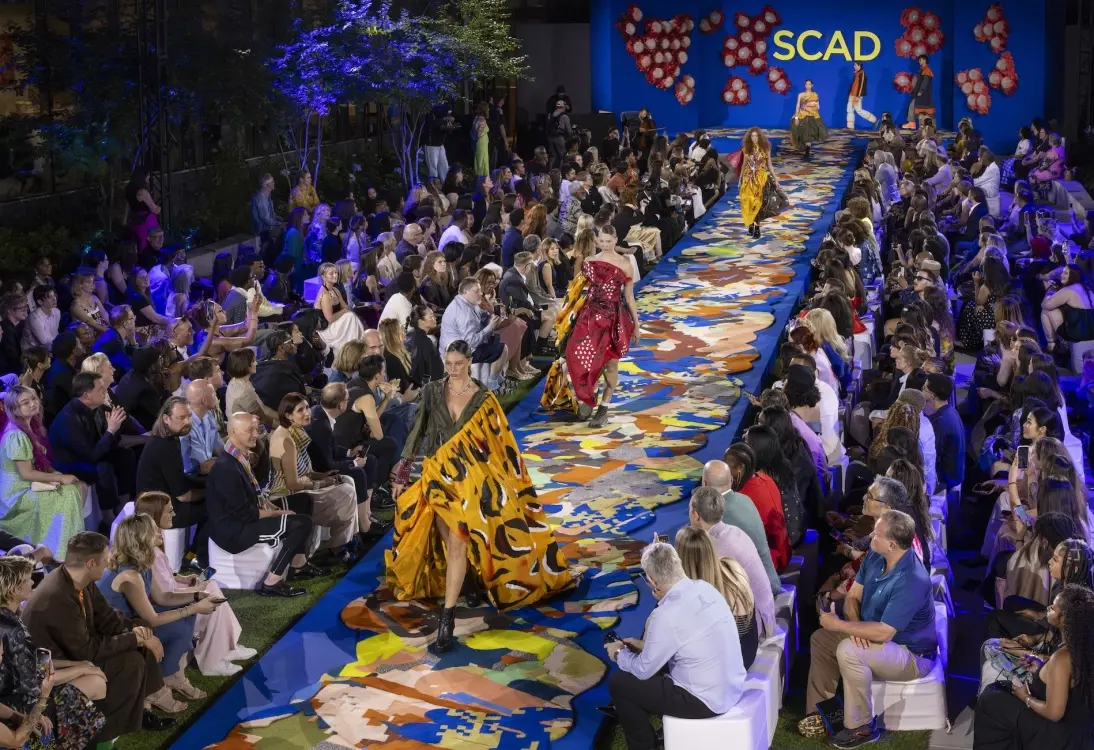 Urban, Adult, Male, Man, Person, Female, Woman, People, Crowd, Shoe