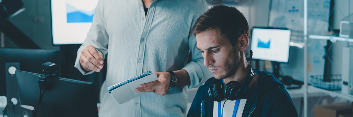 Adult, Male, Man, Person, Hairdresser, Face, Head, Headphones, Monitor, Haircut