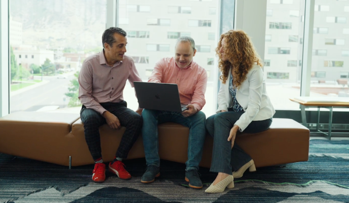 Adult, Female, Person, Woman, Male, Man, Shoe, Jeans, Conversation, Laptop
