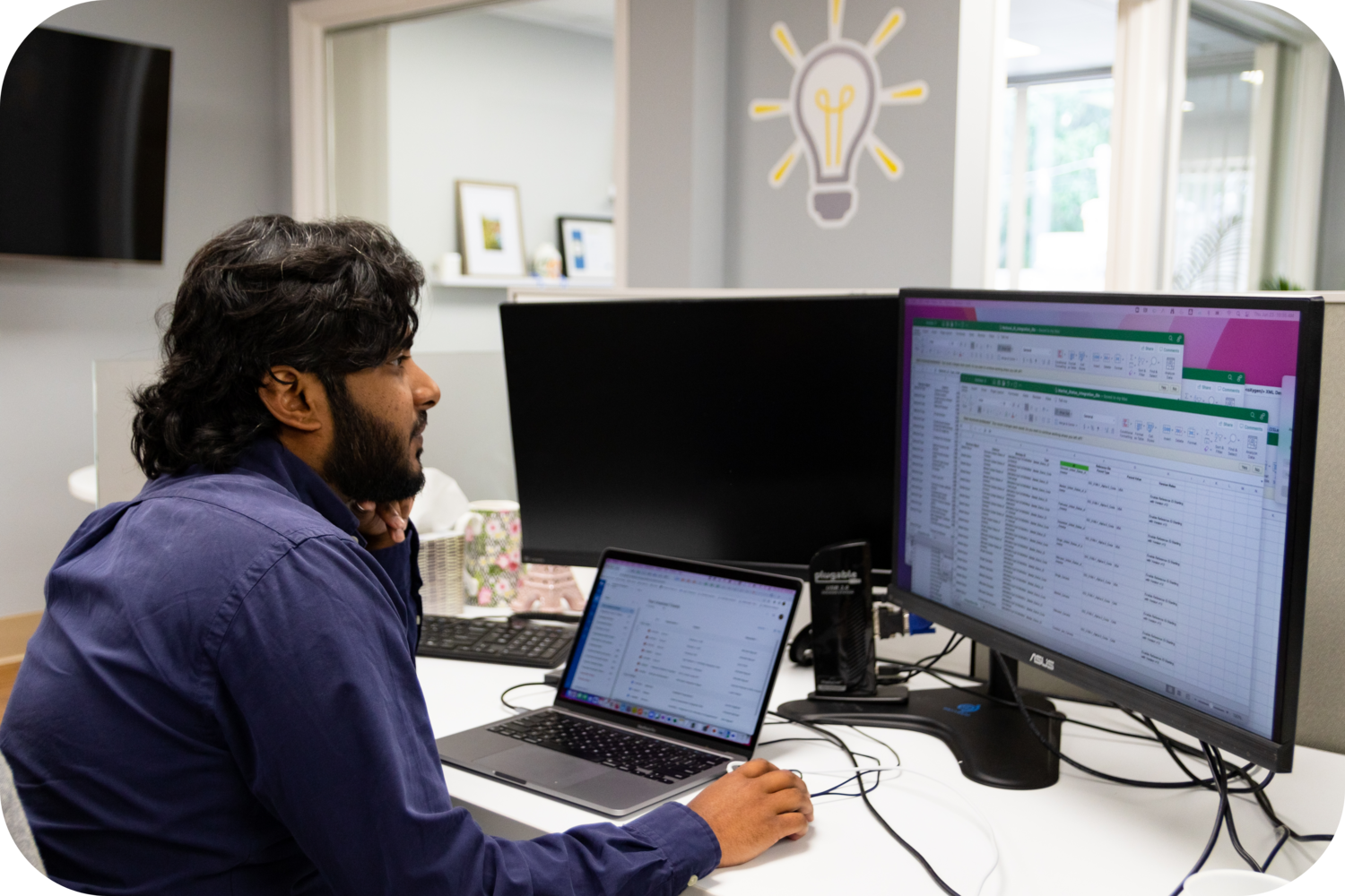 Computer Hardware, Monitor, Screen, Laptop, Computer Keyboard, Table, Adult, Male, Man, Person