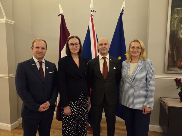 Blazer, Coat, Jacket, Person, Photography, Portrait, Formal Wear, Suit, Pants, People