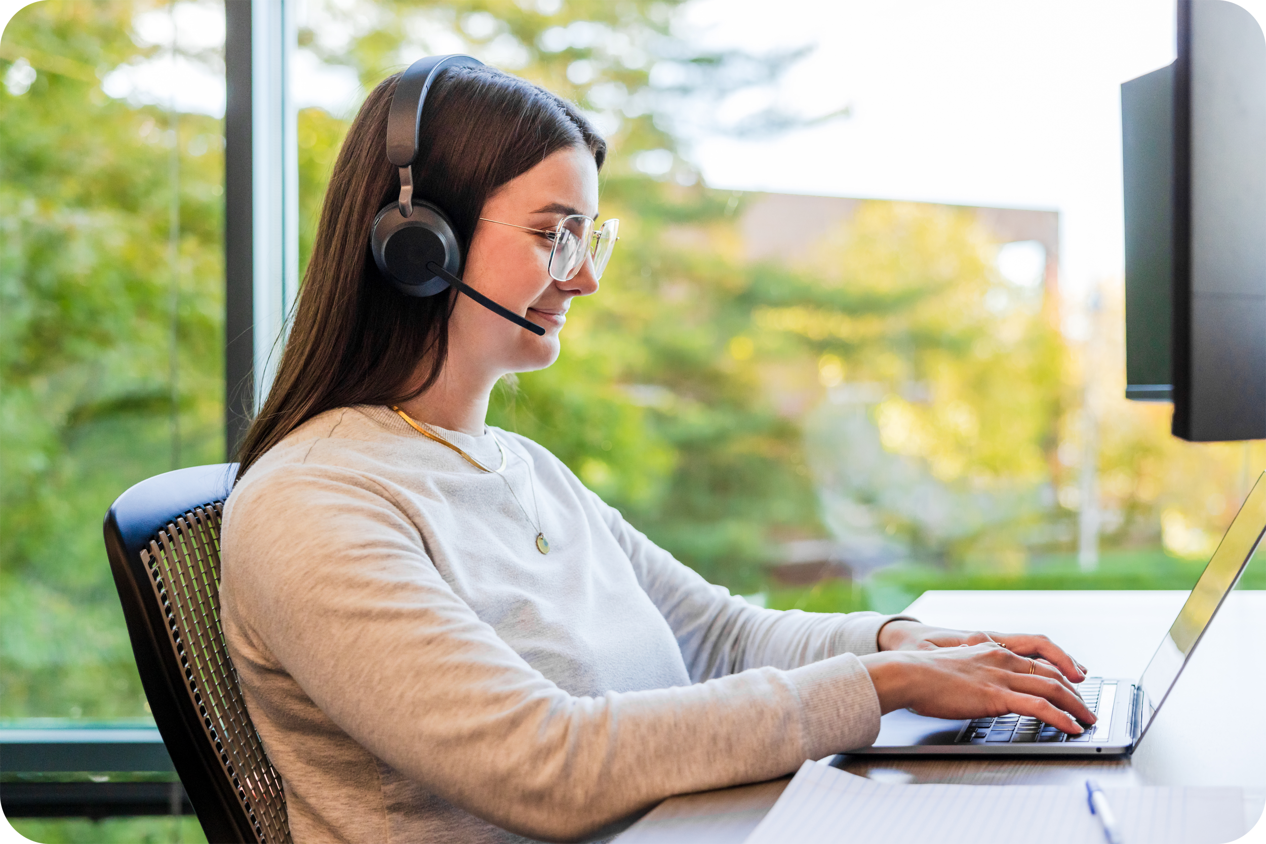 Headphones, Adult, Female, Person, Woman, Head, Executive, Face, Laptop, Pen