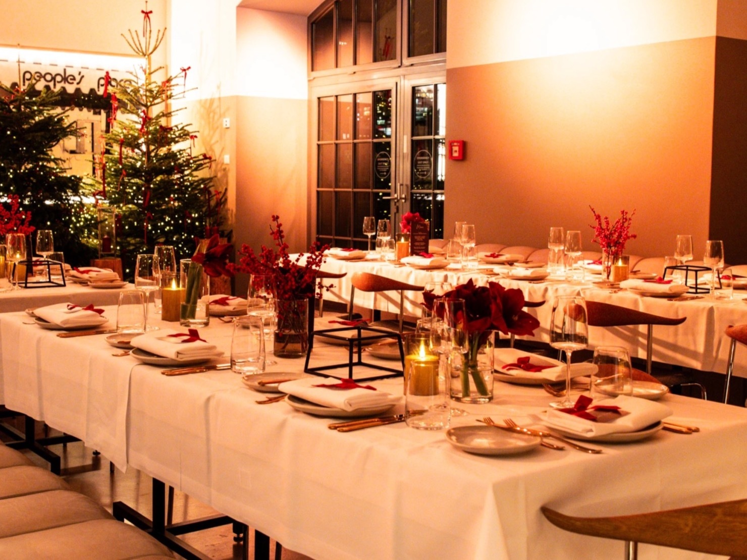 Dining Table, Furniture, Table, Indoors, Restaurant, Building, Dining Room, Linen, Flower, Flower Arrangement