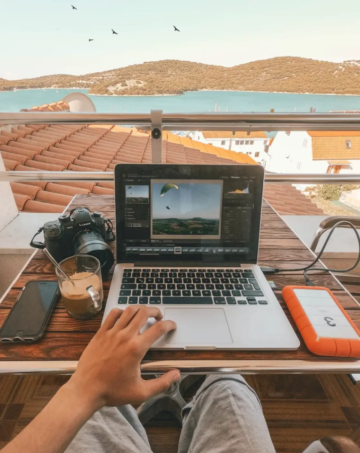 Computer Keyboard, Laptop, Pc, Furniture, Table, Brunch, Monitor, Tennis Racket, Mobile Phone, Bird