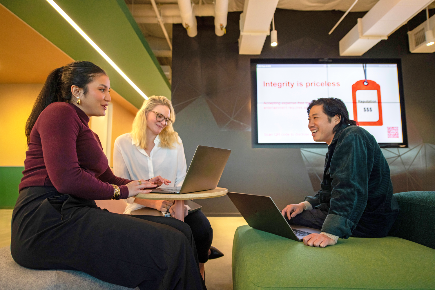 Conversation, Person, Ring, Adult, Female, Woman, Glasses, Male, Man, Laptop