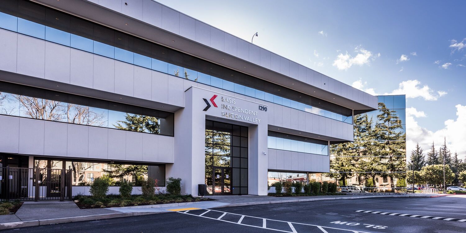 Building, Office Building, Convention Center, Car, Vehicle, Car Dealership, Shop, Shopping Mall, Urban, City