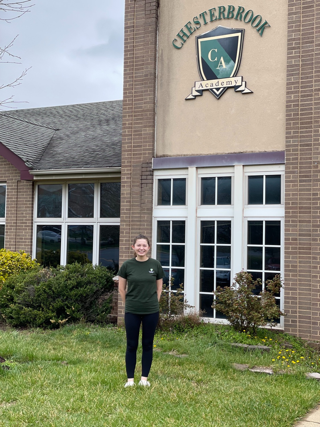 T-Shirt, Grass, Person, Portrait, Office Building, Pants, Door, Tree, Lawn, Shelter