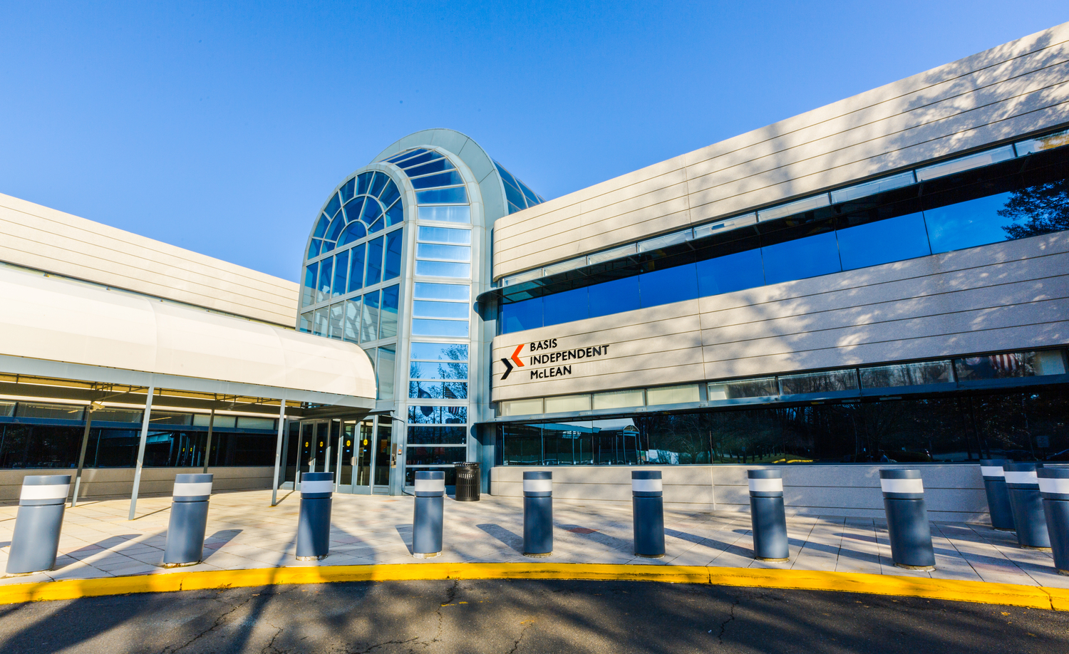 Building, Office Building, Convention Center, Terminal, City, Urban, Airport, Handrail, Traffic Light, Road
