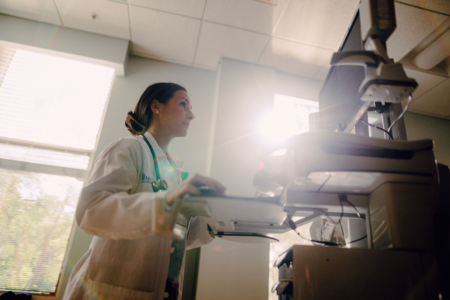 Hospital, Coat, Adult, Female, Person, Woman, Face, Head, Clinic, Laboratory
