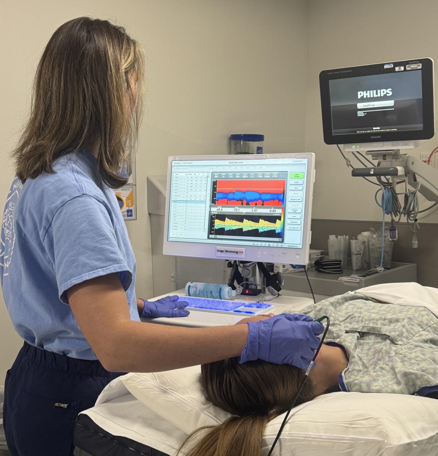 Glove, Adult, Female, Person, Woman, Monitor, Bed, Hospital, Head, Ultrasound