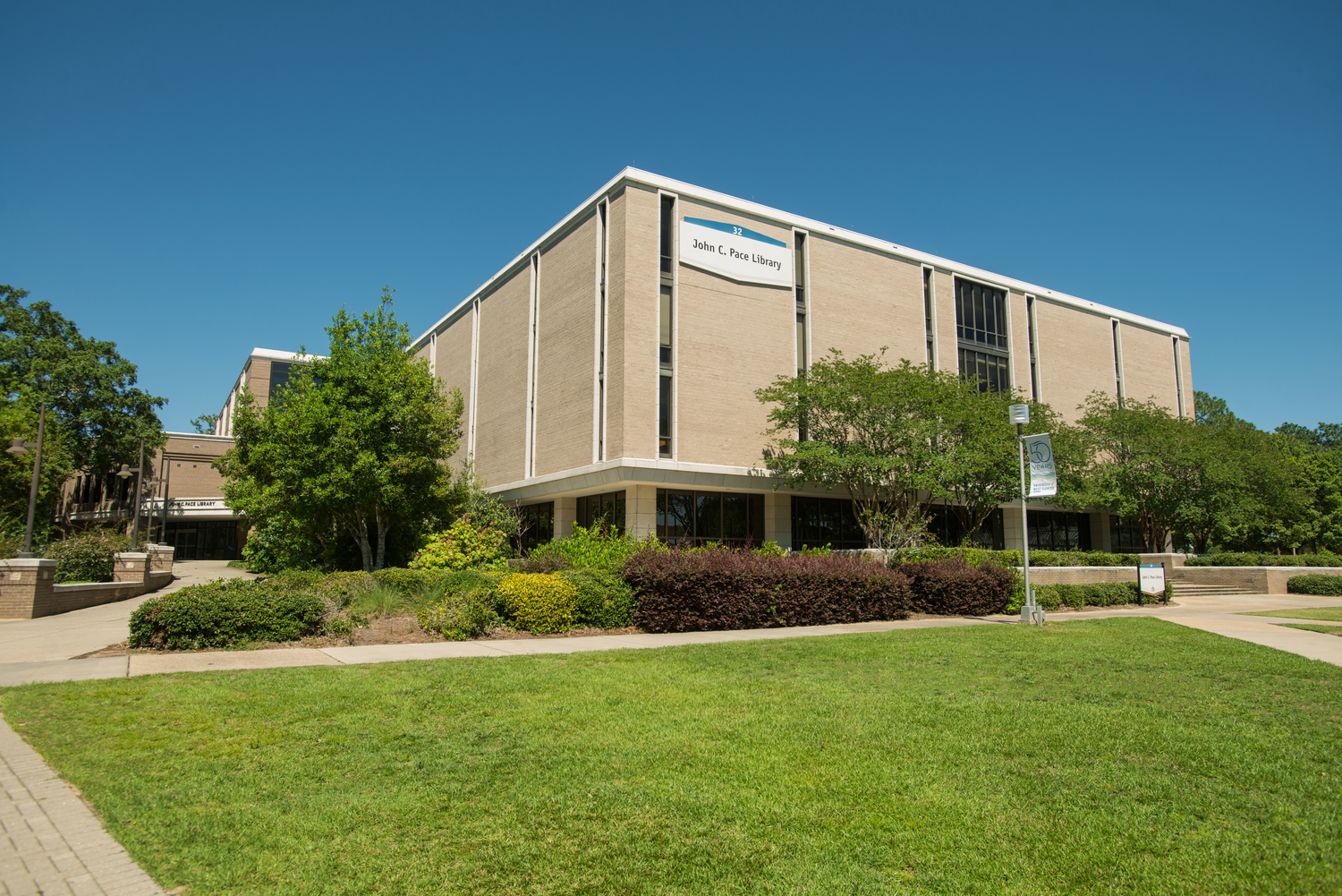 Library building on campus