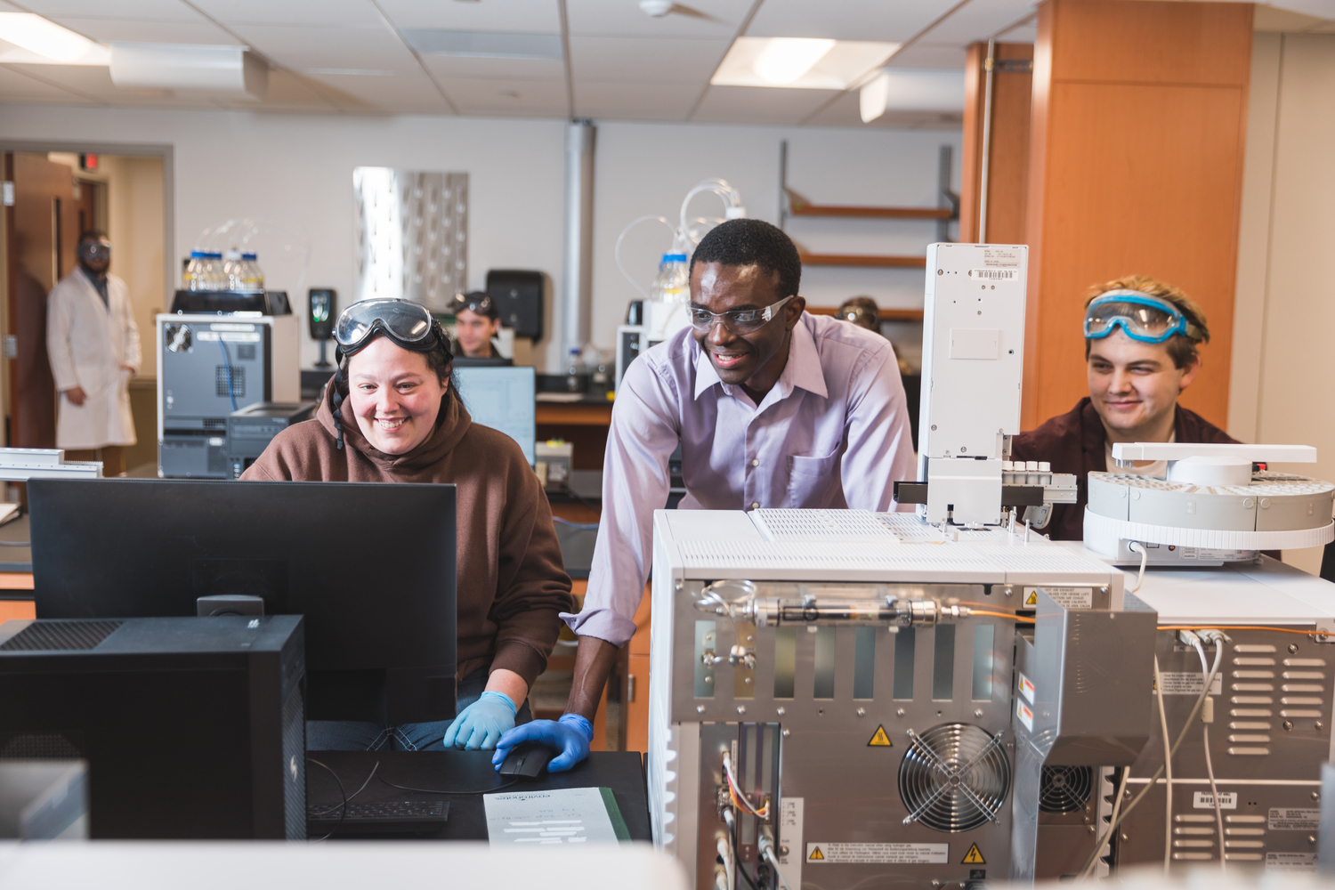 Glove, Lab, Adult, Female, Person, Woman, Glasses, Laboratory, Male, Man