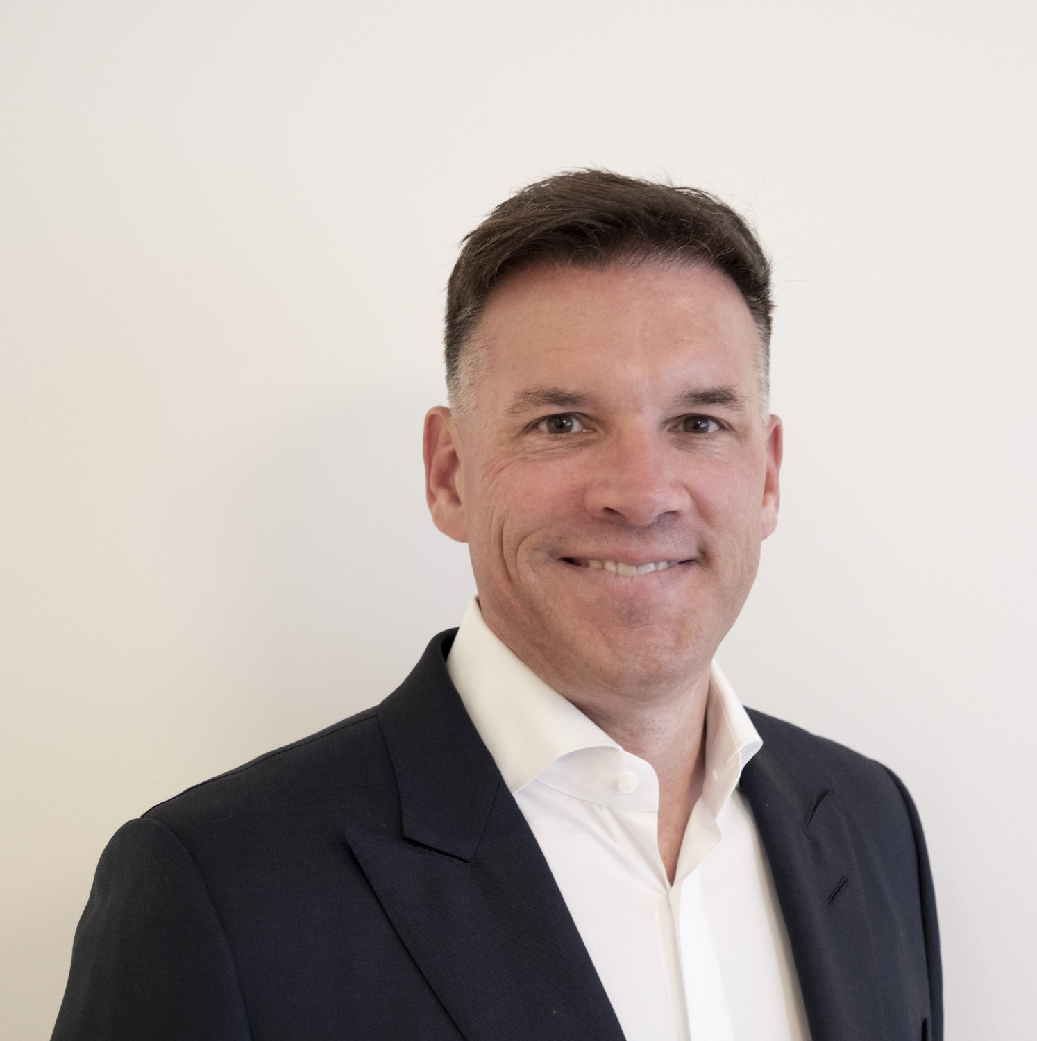 Formal Wear, Person, Photography, Portrait, Suit, Blazer, Coat, Tie, Adult, Man