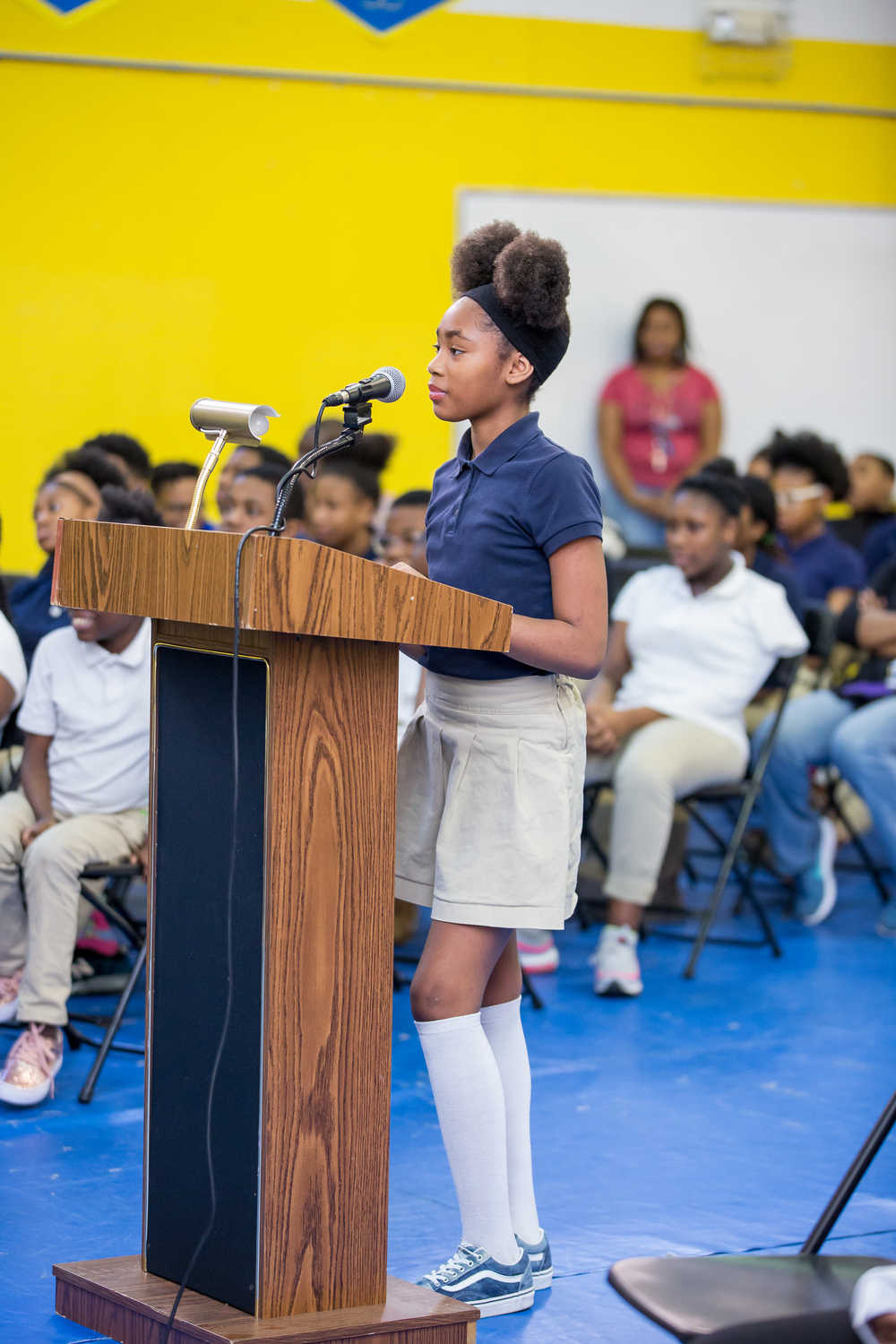 Crowd, Person, Audience, Shoe, Microphone, Speech, Adult, Female, Woman, Child