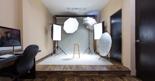 Chair, Furniture, Studio, Tripod, Flooring, Monitor, Electronics, Screen, Display, Floor